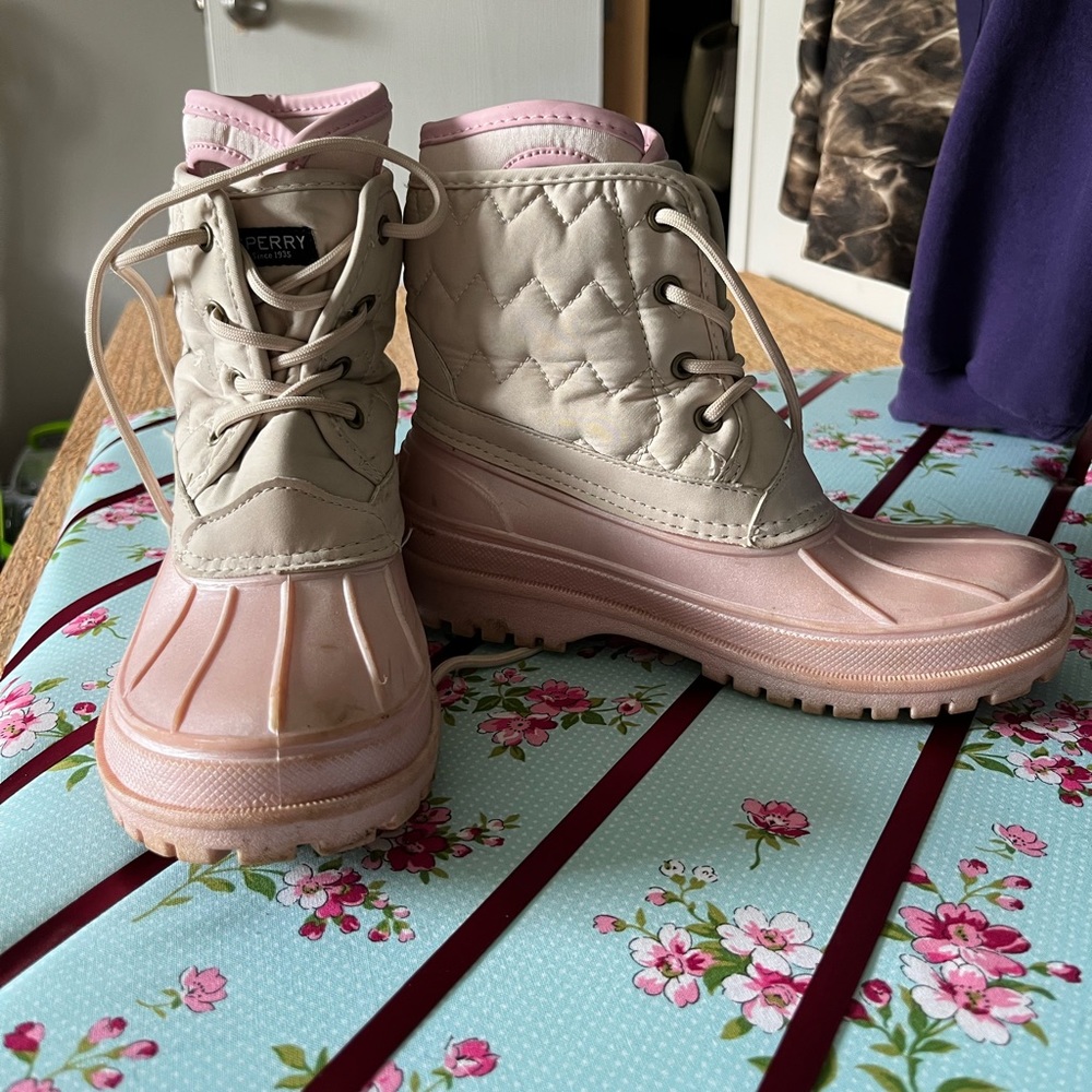 Girls pink Sperry duck boots